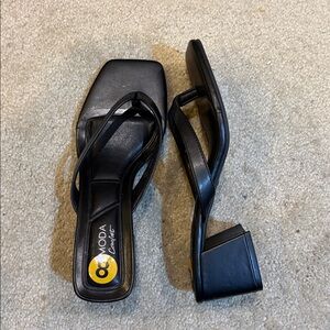 TOP Moda Black Thong Sandals with 2.5 Inch Block Heel-Size 8